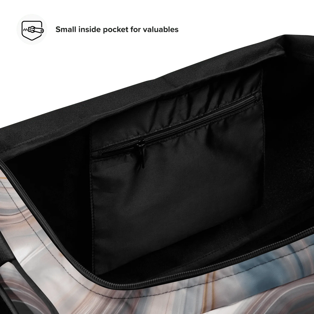 Fluid Wave Duffle Bag – Stylische 50L Weekender-Tasche mit abstraktem Allover-Design von Brezno 